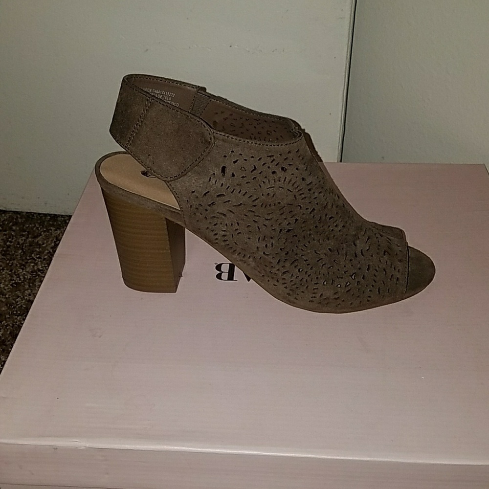 Tan heeled Sandal